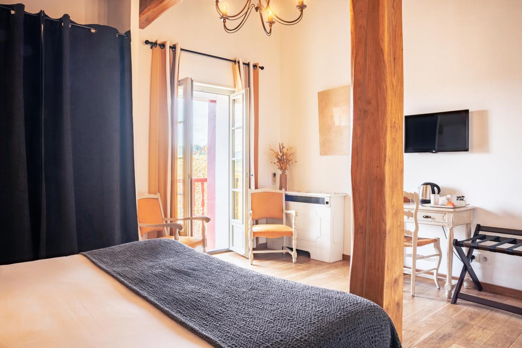 Hotel Restaurant & Spa La Maison Oppoca Ainhoa Room photo
