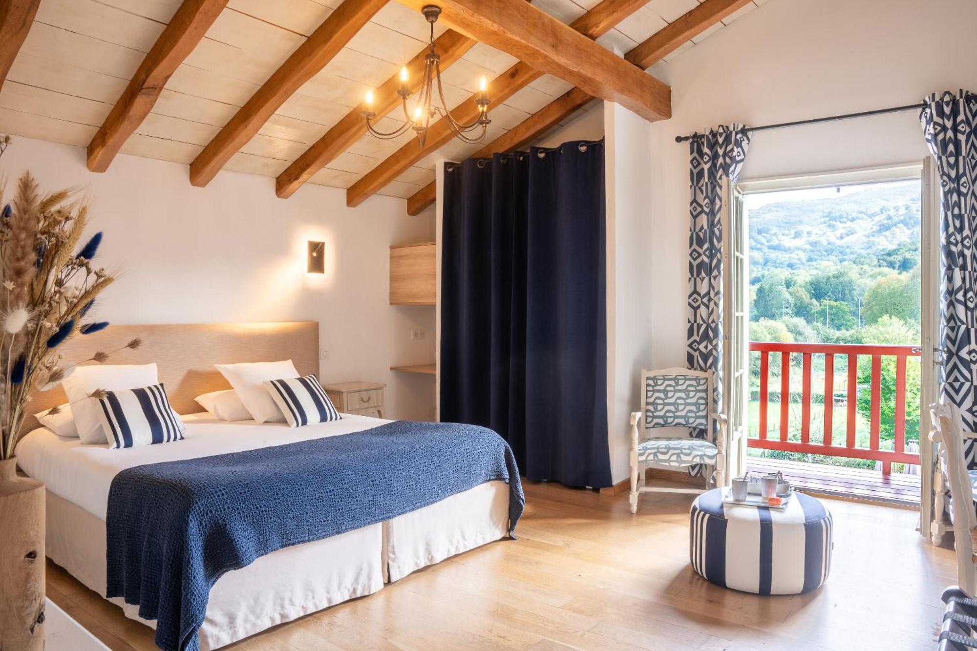 Hotel Restaurant & Spa La Maison Oppoca Ainhoa Room photo