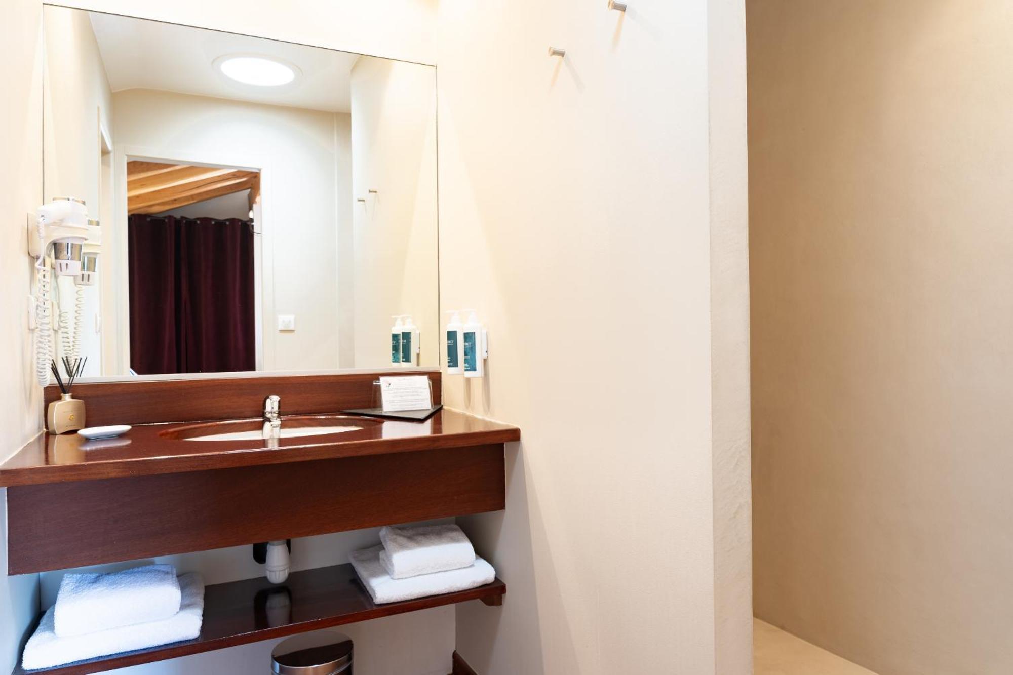 Hotel Restaurant & Spa La Maison Oppoca Ainhoa Room photo